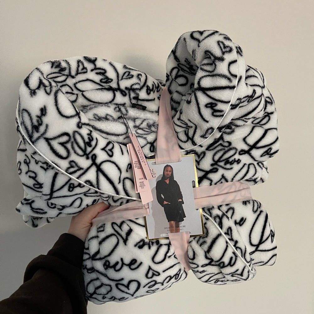 Victoria secret Robe size m/l brand new!